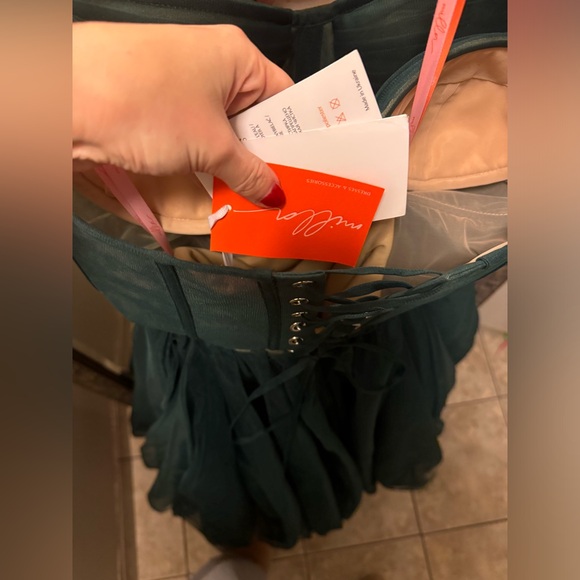 Emerald Green Strapless Puffy Midi Dress - Picture 5 of 11